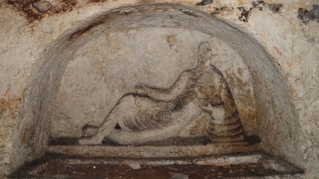 Zdumiewające odkrycie w Şanlıurfa: 2300-letni grobowiec skalny znaleziony przypadkiem » Historykon.pl