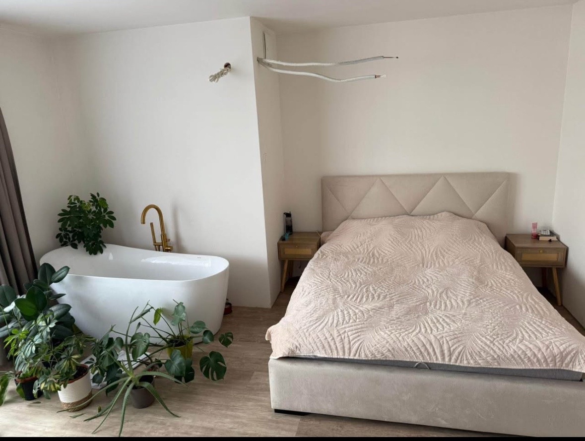 bbe4595b-7756-49f3-8aad-5fb37c1c843d