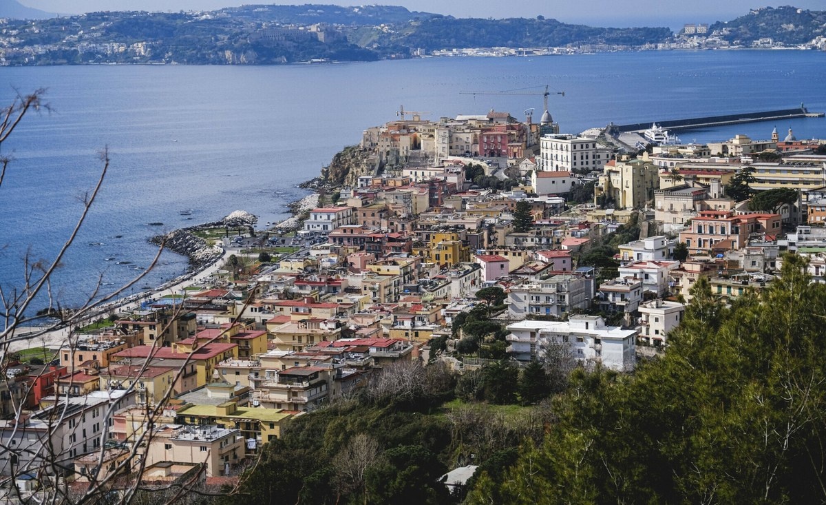 Włochy: Szkoła w kalderze wulkanu i wykryty dwutlenek węgla