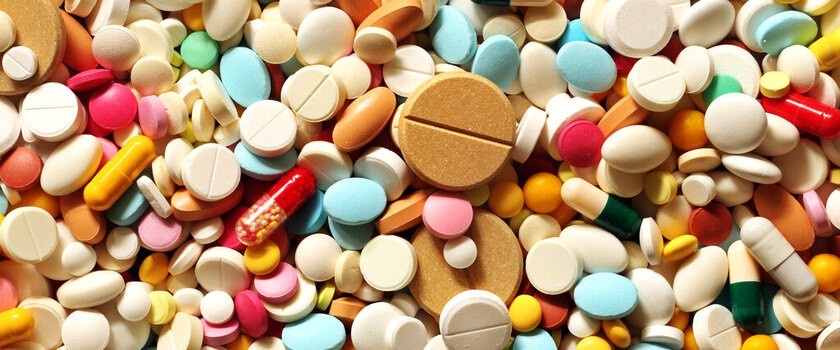 Lekarz: Polacy są lekomanami i suplementomanami, potrzebujemy lex szarlatan