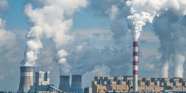 Sondaż: Niemal połowa Polaków chce redukcji emisji CO2 niezależnie od kosztów