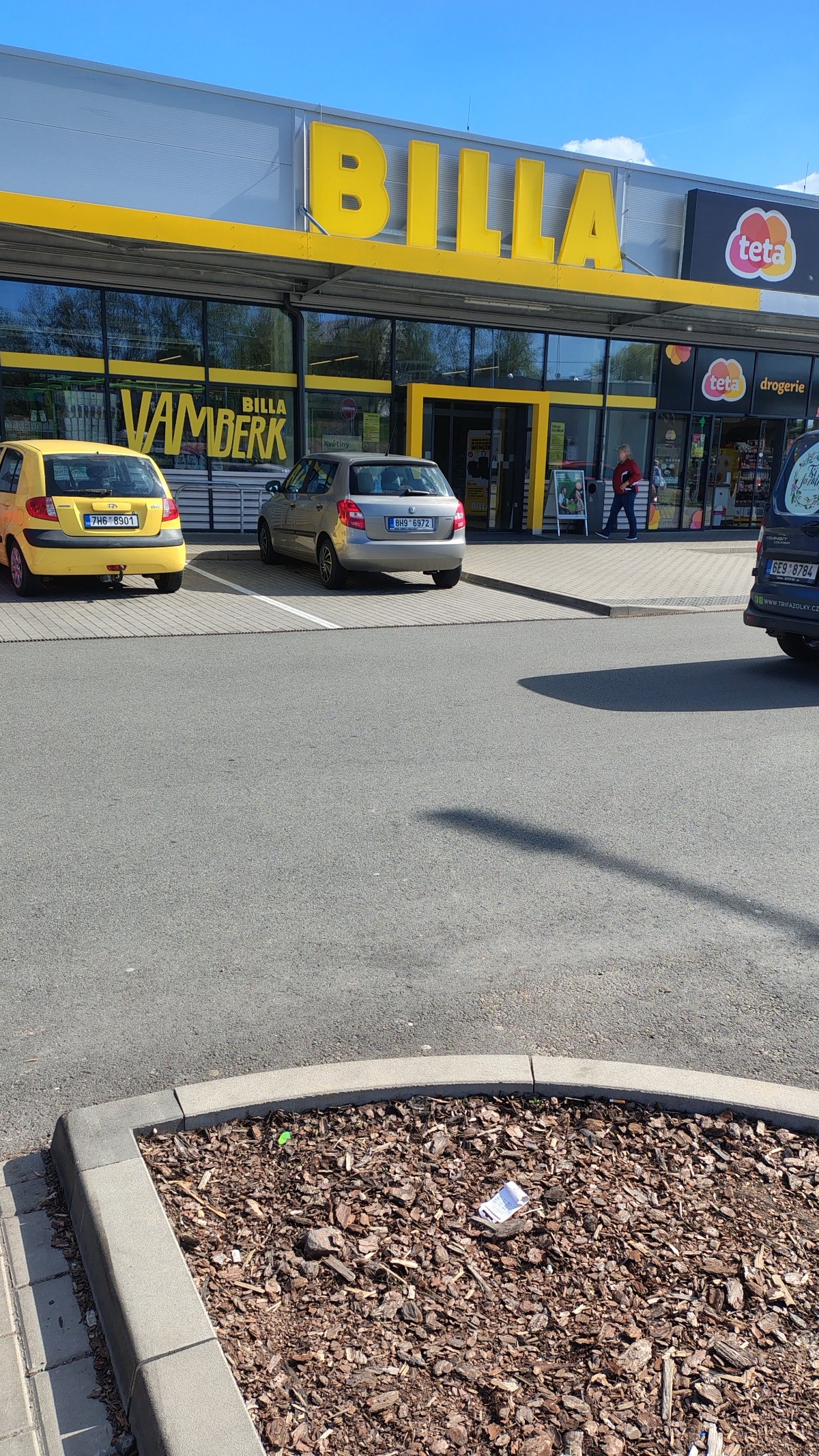 e06f13b1-9aa5-420a-9996-f85af63e3bf3