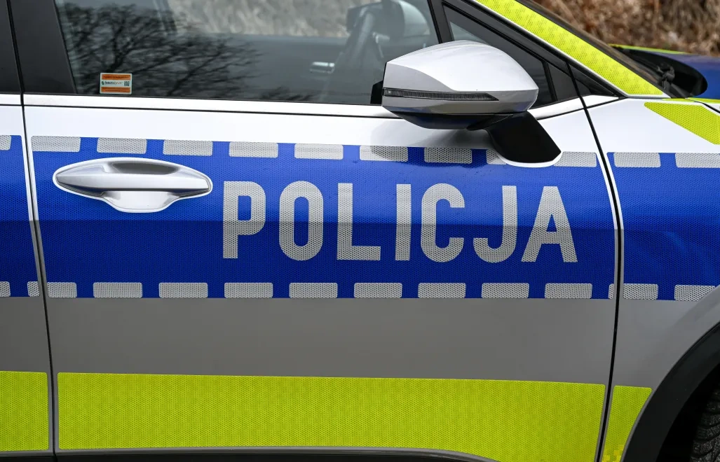Radiowóz uderzył w ogrodzenie. Funkcjonariusze byli pod wpływem alkoholu