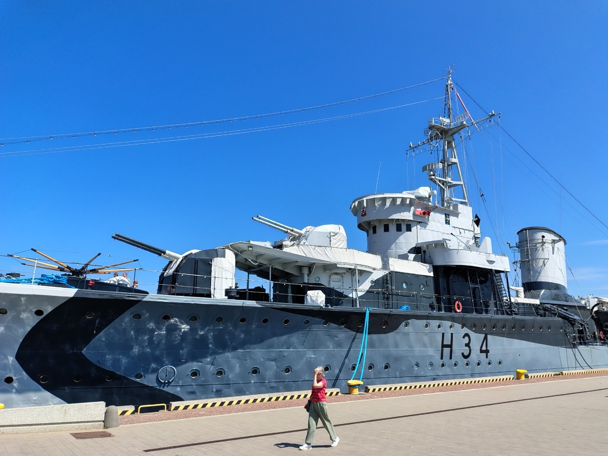 c8f4e7b8-4031-40ef-bdbe-83fd02d88121