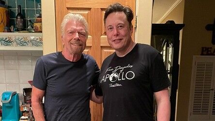 Elon Musk się obudził. Poleci w kosmos statkiem... Richarda Bransona