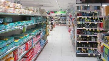 Warszawa. Zrobił zakupy za 740 zł, zapłacił 112 zł. Teraz grozi mu do 5 lat więzienia