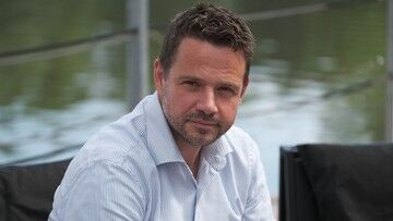 Sondaż: Rafał Trzaskowski nie powinien odchodzić z PO