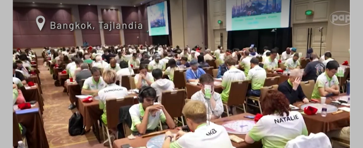 Prawie 500 graczy z 30 krajów wzięło udział w turnieju Scrabble o 10 tys. dolarów. Wideo.