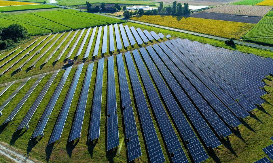 Fotowoltaika na zakręcie. Energii więcej, a akcje spółek tanieją