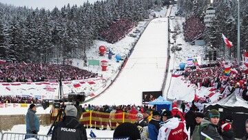 Niezaszczepieni nie kupią biletów na skoki narciarskie. RPO chce wyjaśnień od PZN