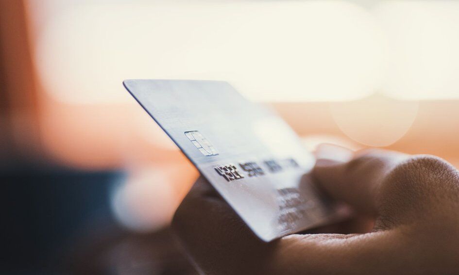 Pogłębił się podział między płacącymi i niepłacącymi gotówką. Badanie Working Paper NBP