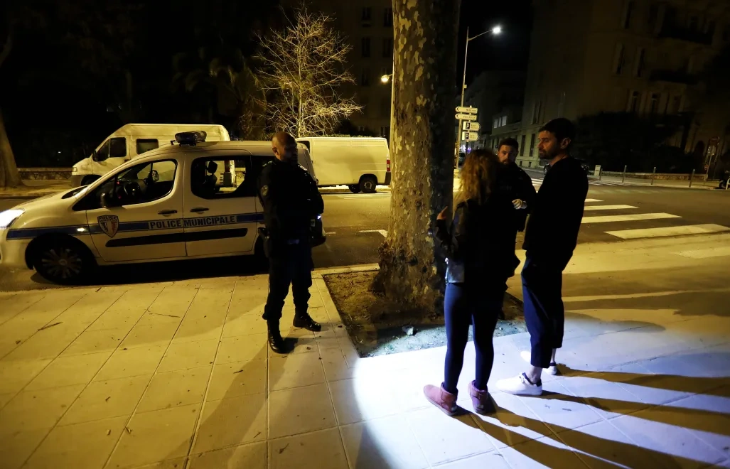 W Nimes na południu Francji wchodzi w życie godzina policyjna dla nastolatków