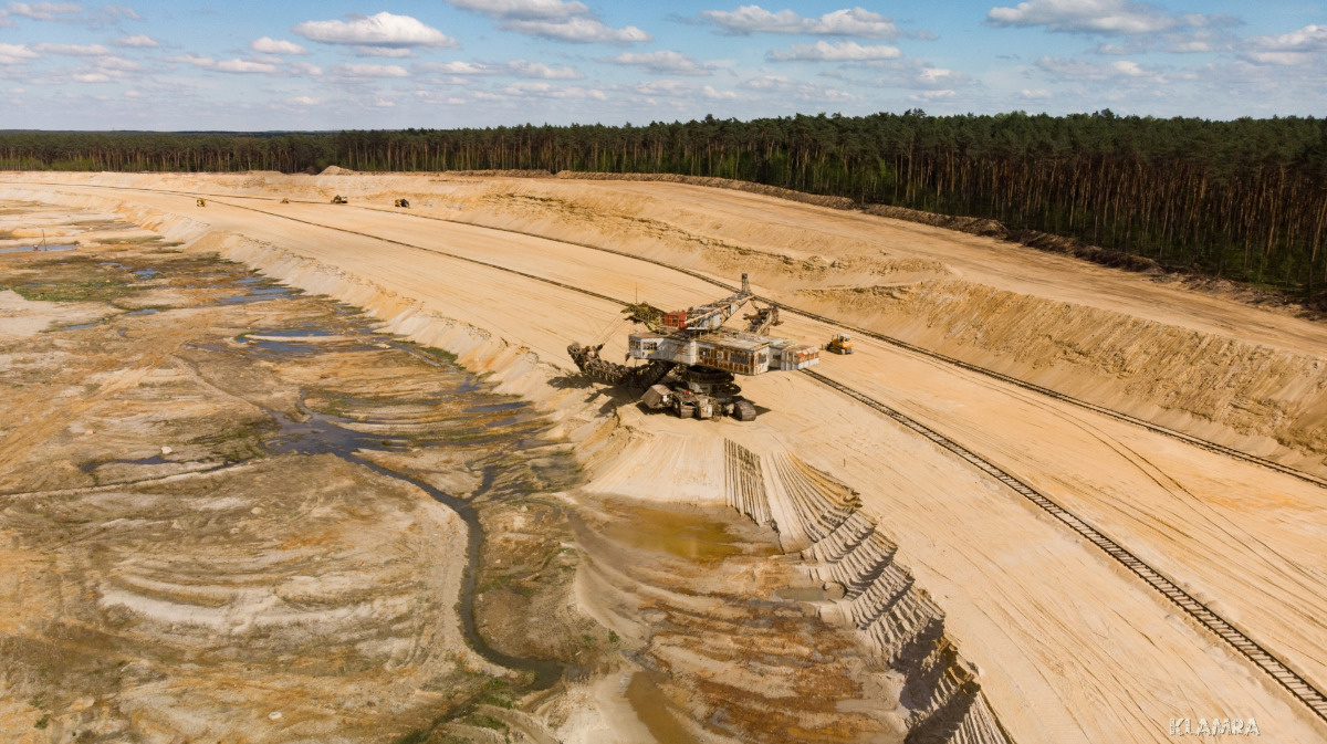 eab9b79f-4929-4b68-8c09-3a96bac40bcf