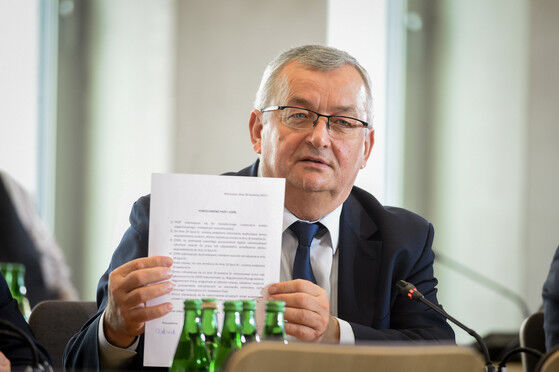 Płace kontrolerów lotu mają być takie, jak przed pandemią