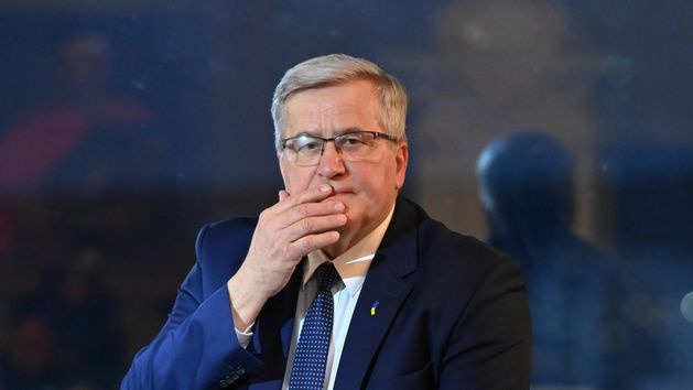 "Przekonać obawami". Bronisław Komorowski radzi Rafałowi Trzaskowskiemu przed II turą