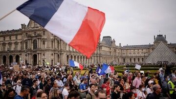 Francja. Demonstracje przeciw obowiązkowi szczepień i zaświadczeniom sanitarnym