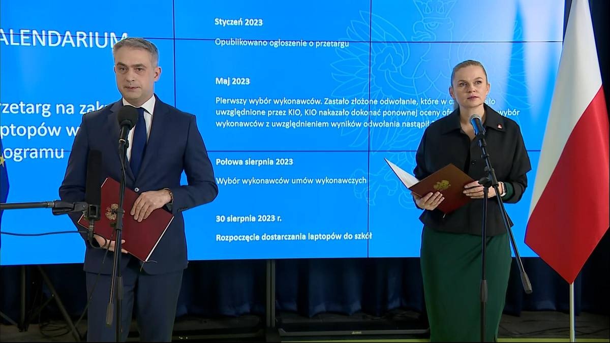 Laptopy dla uczniów. Rząd zawiesza oświatowy program