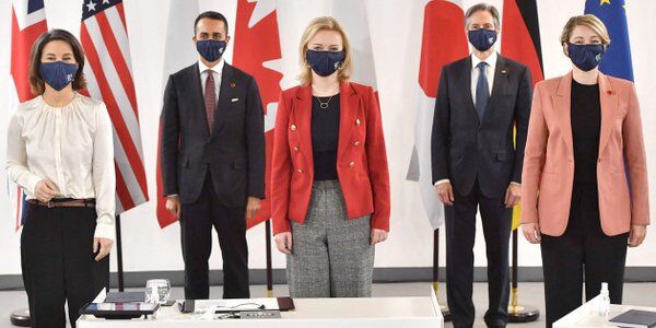 Biden zapewnia, że nie zdradzi Ukrainy i Europy Środkowej, podejmując rokowania z Putinem