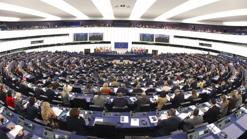 Afera korupcyjna w PE. Huawei przekupywało europosłów?