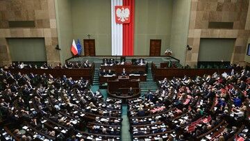 Sejm uchwalił ustawę obniżającą VAT na żywność, paliwa i energię oraz o ochronie odbiorców gazu