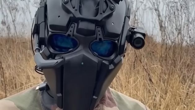 Wygląda jak maska Predatora. Zatrzymuje pociski