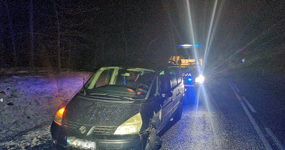 Pijany jechał autem na samej feldze, z której leciały iskry. Przewoził 3 dzieci