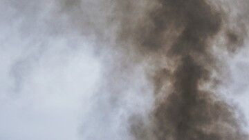 USA. Najnowsze badania: dym z pożarów zwiększa ryzyko zakażenia koronawirusem