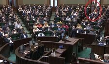 Anna Maria Siarkowska bez maseczki. Posłanka PiS wyszła z sali posiedzeń