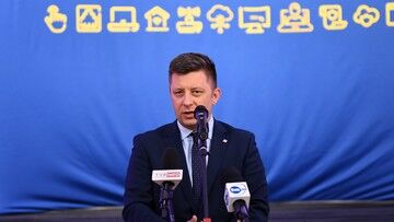 Donald Tusk mówił o pieniądzach z Brukseli. Michał Dworczyk odpowiada
