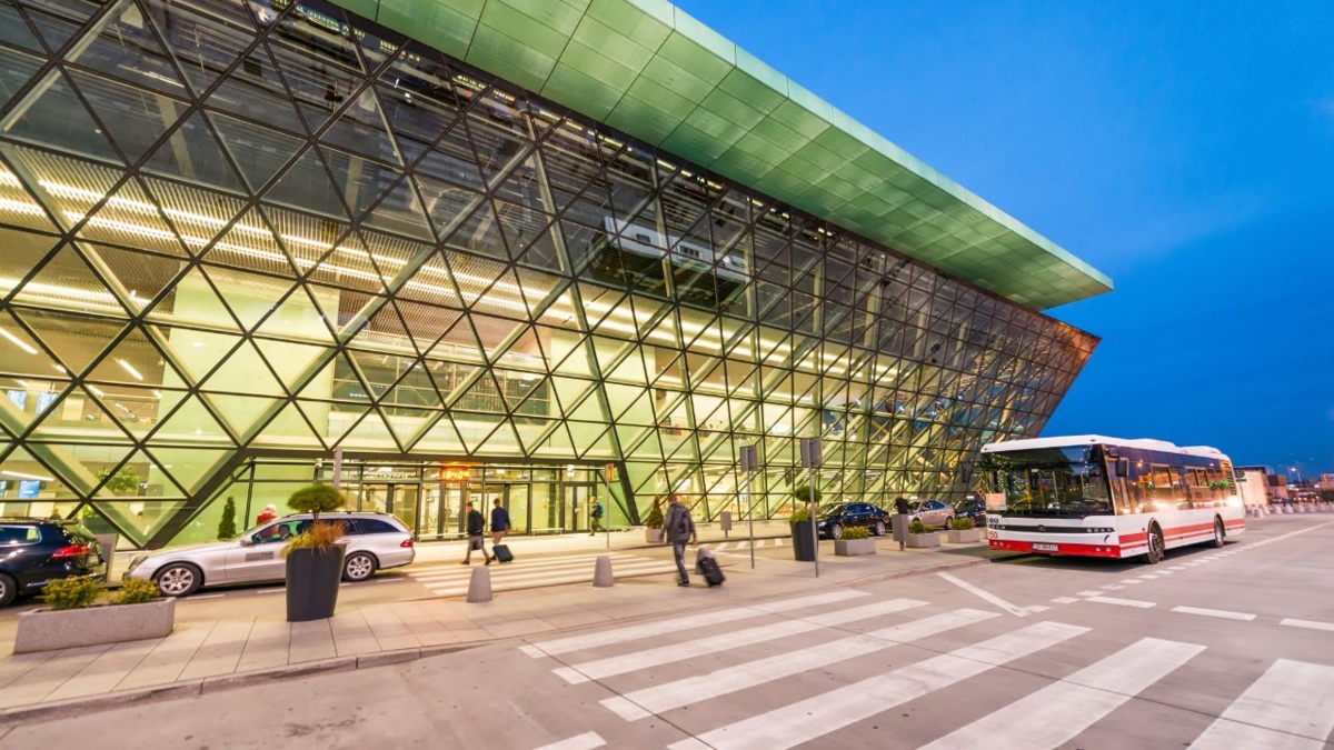 Kraków Airport jako pierwsze lotnisko w Polsce znosi limit płynów. To już dzisiaj - Wiecznie Wolni