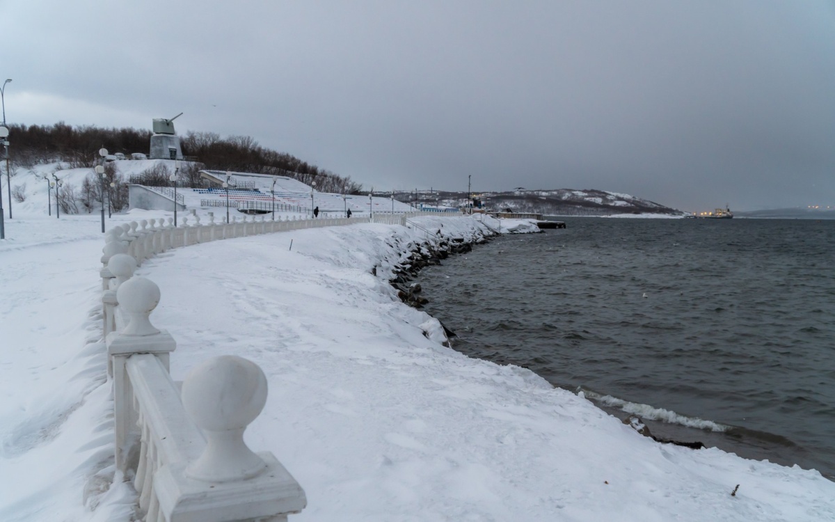 Flota Północna Rosji odcięta od zasilania. Złamane słupy wysokiego napięcia