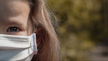 Media: Gwałtownie wzrasta liczba infekcji Covid-19 wśród dzieci