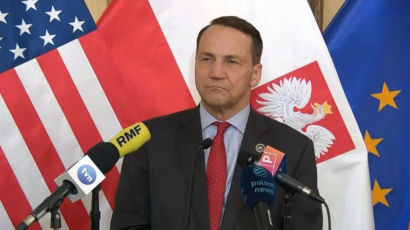 Sikorski: chcę usłyszeć argumenty Nawrockiego, dlaczego polski podatnik ma odbudowywać Gazę