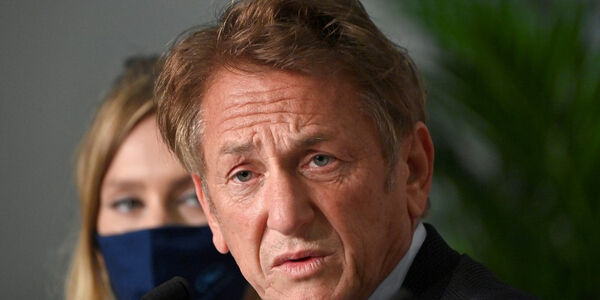 Sean Penn na Ukrainie. Dokumentuje inwazję