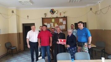 Abp Sławoj Leszek Głódź został sołtysem. Poparło go dziewięciu mieszkańców Piask