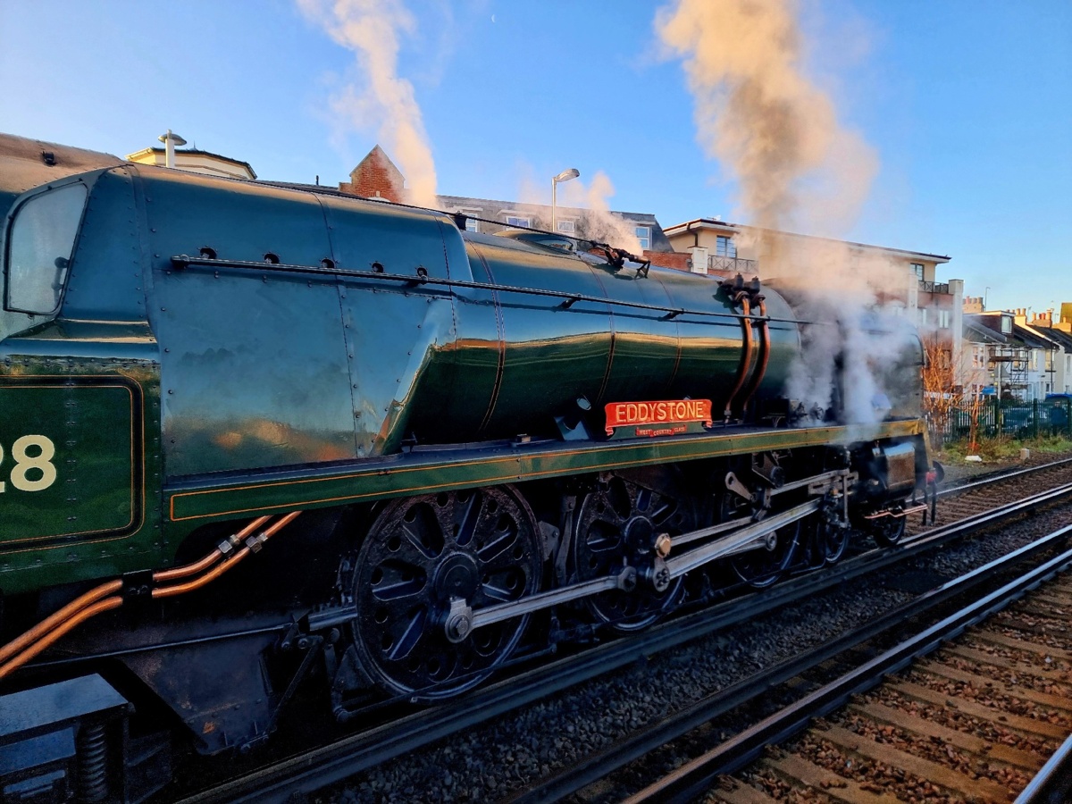 fb945611-41e7-41d9-8204-20f8bd3cf9f6