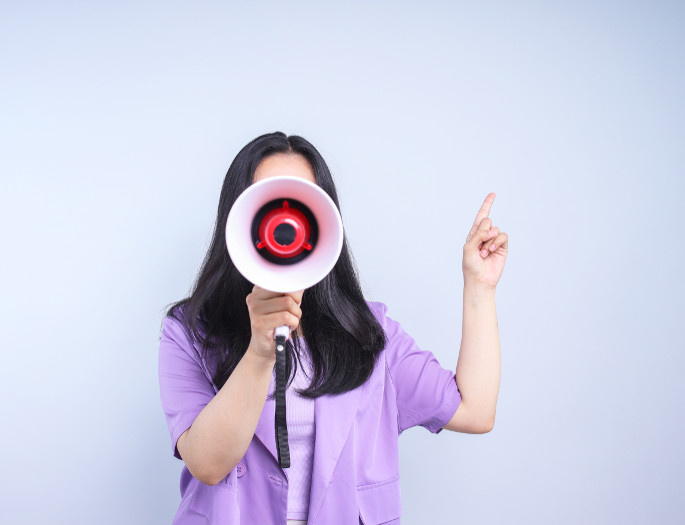 Dlaczego ludzie szerzą dezinformację? Badacze analizują znaczenie motywacji związanych z potrzebą władzy