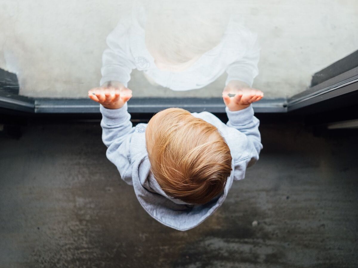 "Wysoki sądzie, zobacz mnie". Dzieci pokrzywdzone przestępstwem przesłuchiwane w złych warunkach