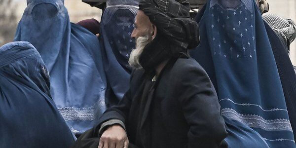 Prawa kobiet w Afganistanie. Talibowie zaciskają pętlę