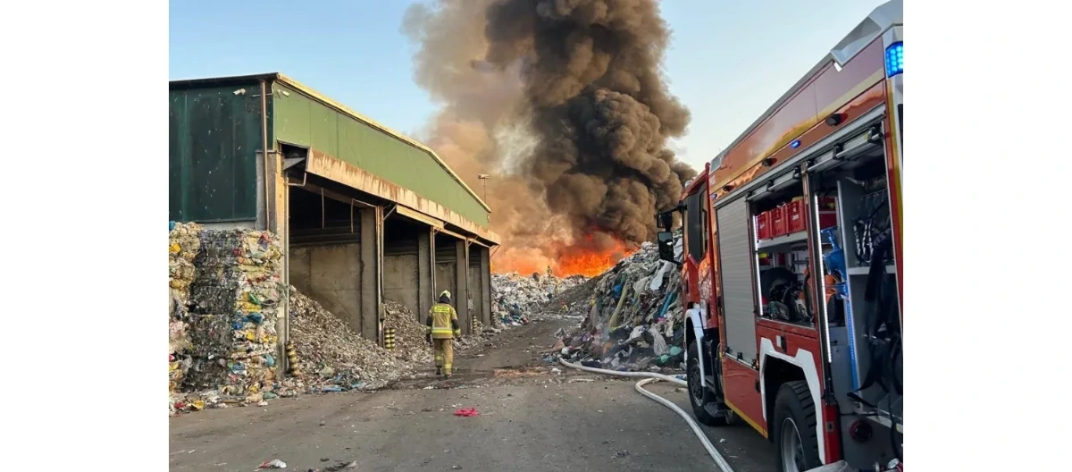 Prokuratura wszczęła śledztwo w sprawie pożaru sortowni odpadów w Bełżycach