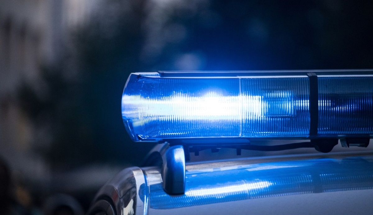 Pijany kierowca uderzył w ogrodzenie! Pasażerka zaatakowała policjantów - WPR24.pl