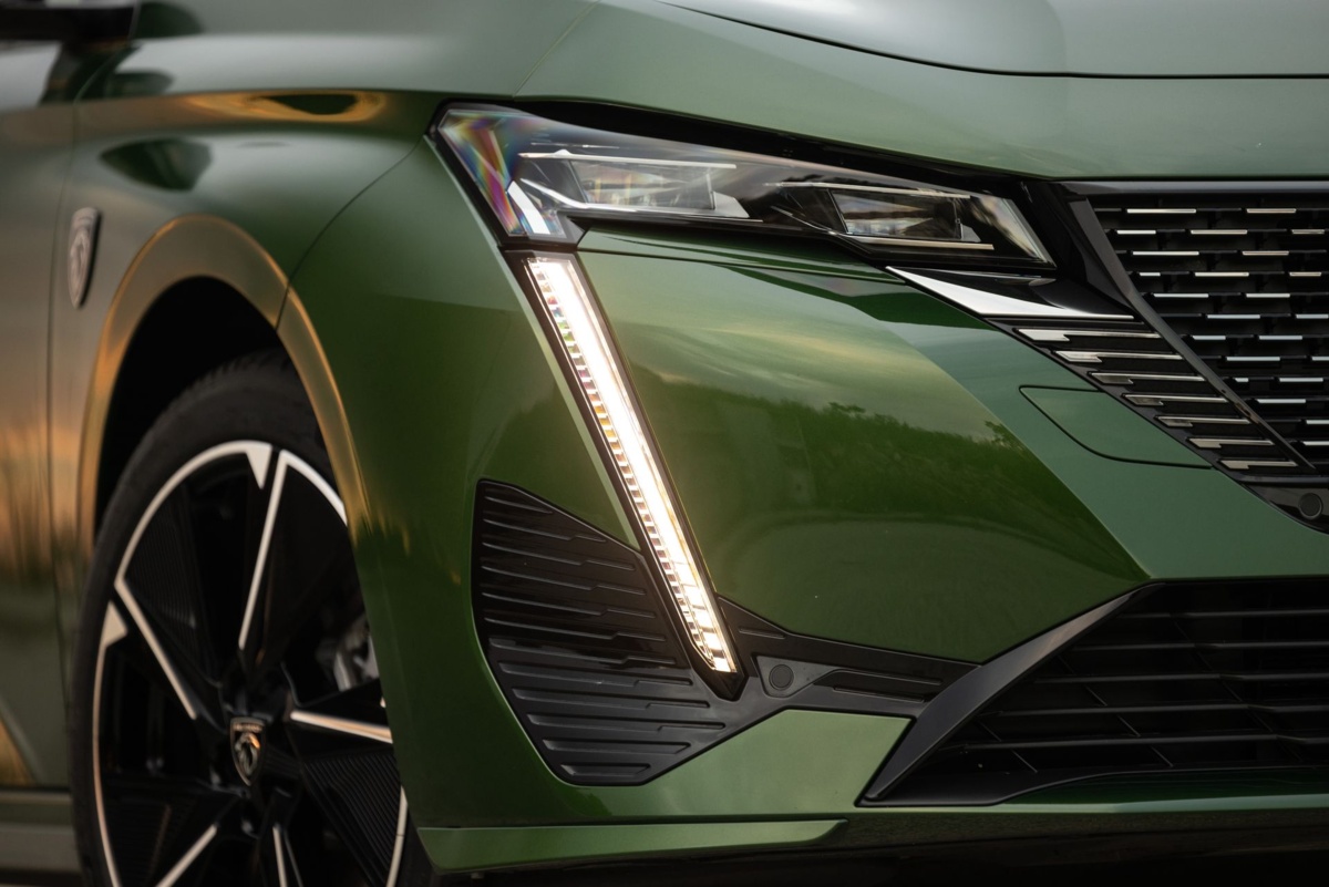 Nowe, a już 3-letnie. Stoją w salonach i nikt nie chce ich kupić