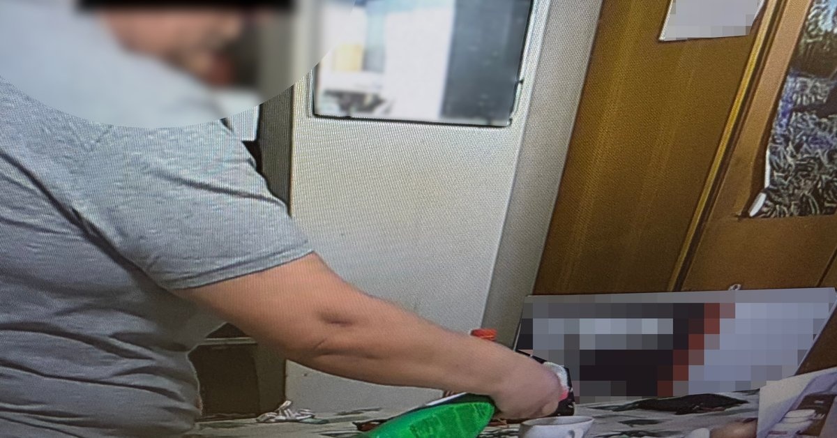 Dolewała koleżance z pracy żrące chemikalia do herbaty. Mamy nagranie