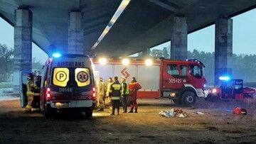 Kobieta spadła z Mostu Rędzińskiego we Wrocławiu. Wcześniej doszło do kolizji
