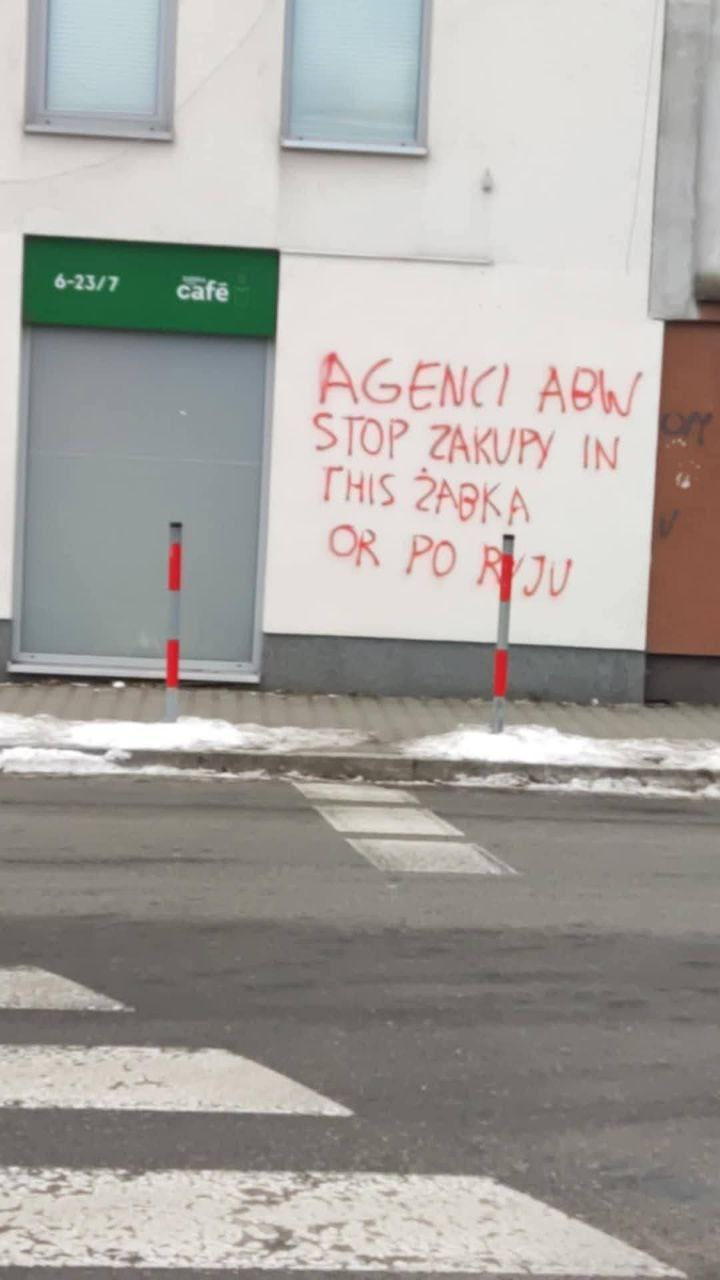 e7d698d7-3f3e-445c-8740-ade6caf37ebe