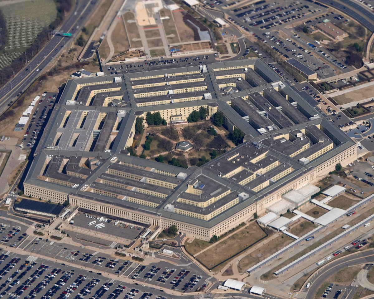 Jak Stany Zjednoczone zaczęły wytwarzać najwięcej na świecie zanieczyszczeń militarnych i jak to ukryły