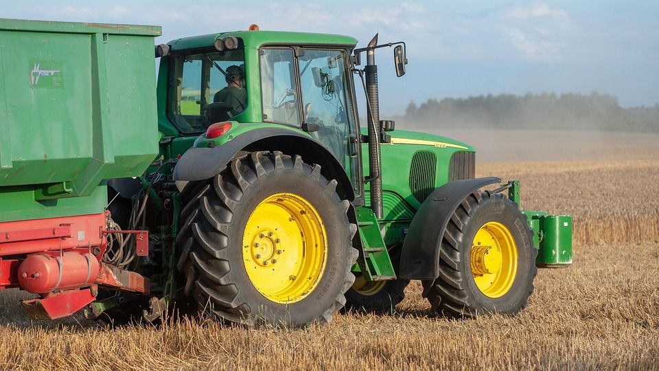 Nowy sąsiad wskazuje, że praca maszyn rolniczych zakłóca spokój jego rodziny. Wszystkie kontrole są pozytywne dla właściciela gospodarstwa