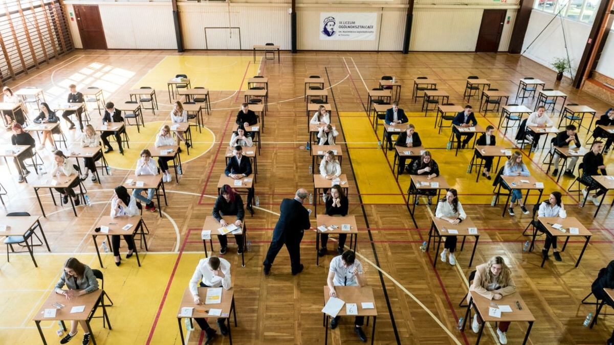 Matura 2026 z jedną nowością. Kolejne egzaminy już poza szkołami? Dyrektor CKE komentuje
