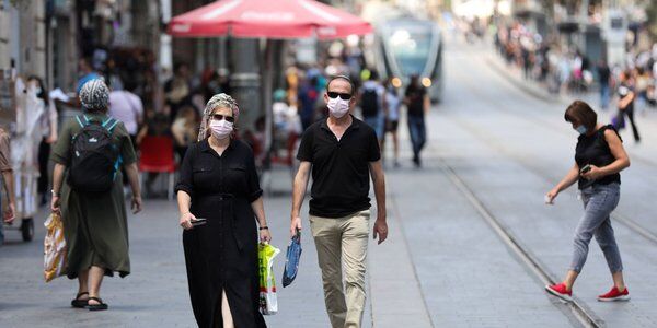 Izrael: Doba bez zgonu na COVID, ale Izraelczycy nie zdejmą masek