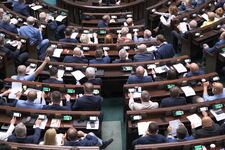 PiS na czele, KO wyprzedziła Polskę 2050. Najnowszy sondaż CBOS